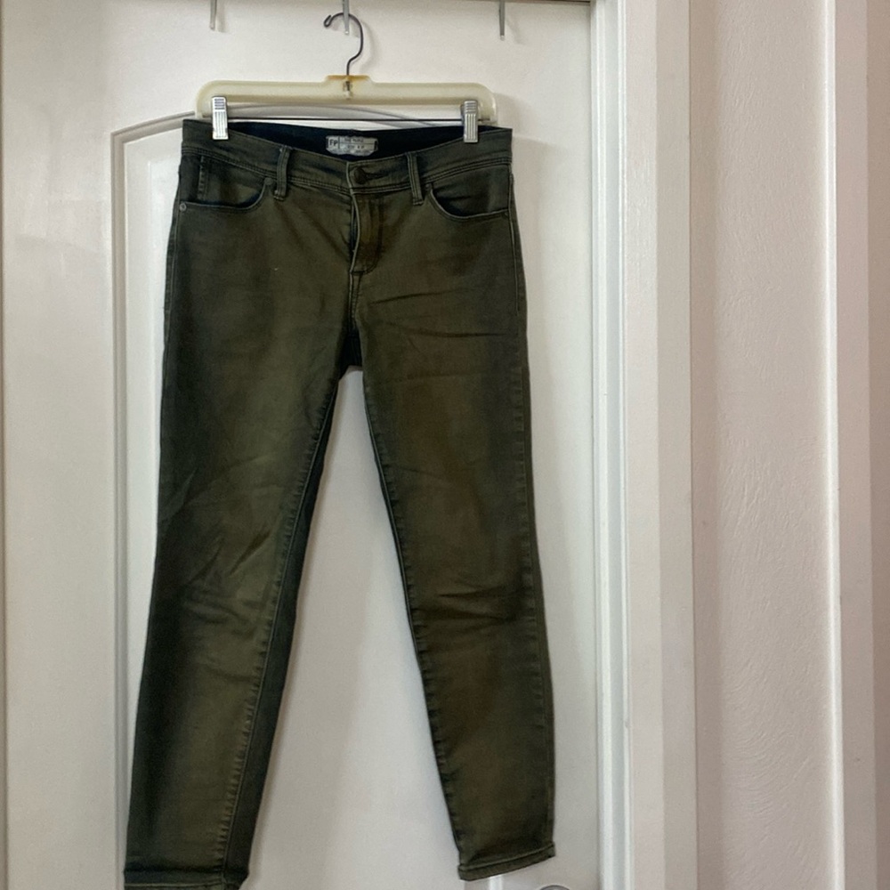 Free people black/green distressed looking stretch skinny jean.